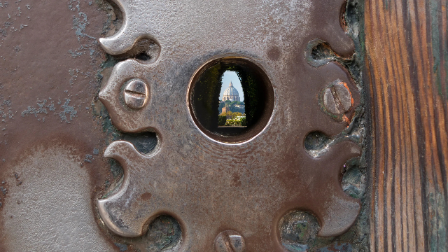 Petrus door het sleutelgat - Roma | Secret World Trip Planner