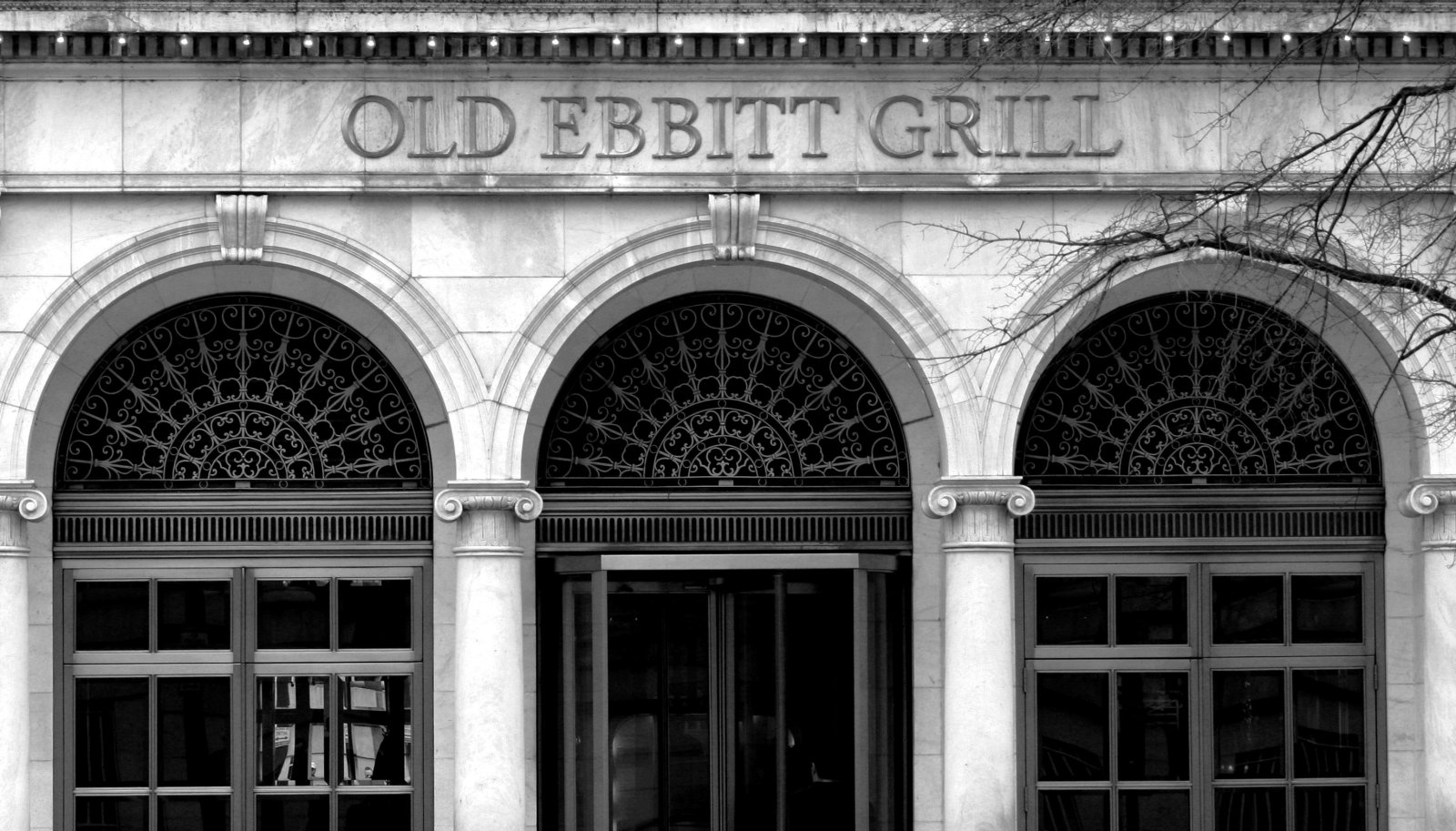 Old Ebbitt Grill, fundada en 1856, es la taberna más antigua de Washington. - Old Ebbitt Grill | Secret World Trip Planner