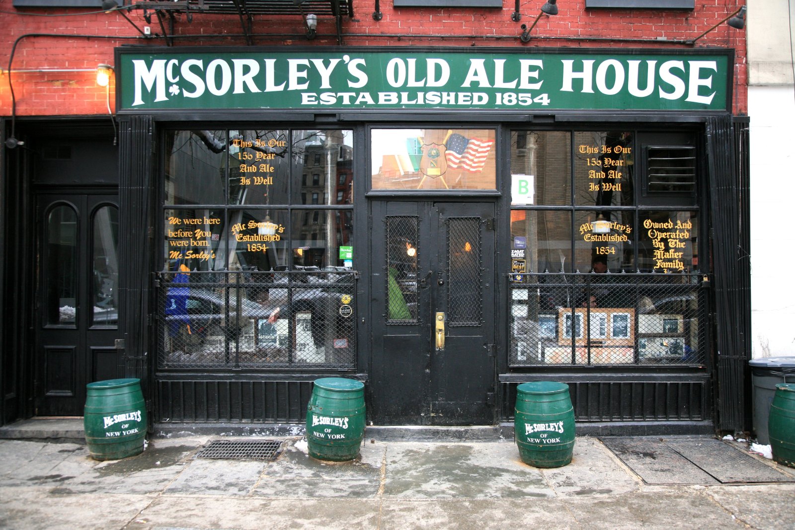McSorley's Old Ale House, най-старият ирландски бар в Ню Йорк - New York | Secret World Trip Planner