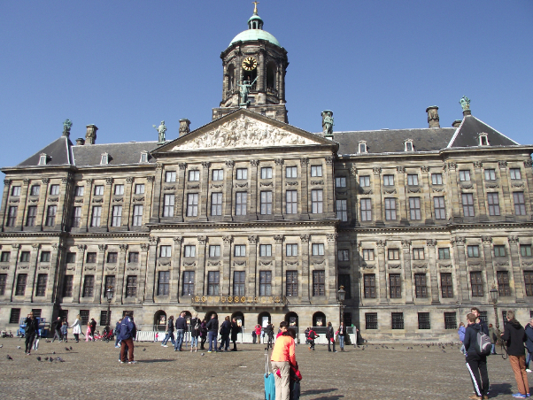 Zwischen dem Königlichen Palast und der Neuen Kirche (Nieuwe Kerk) - Amsterdam | Secret World Trip Planner