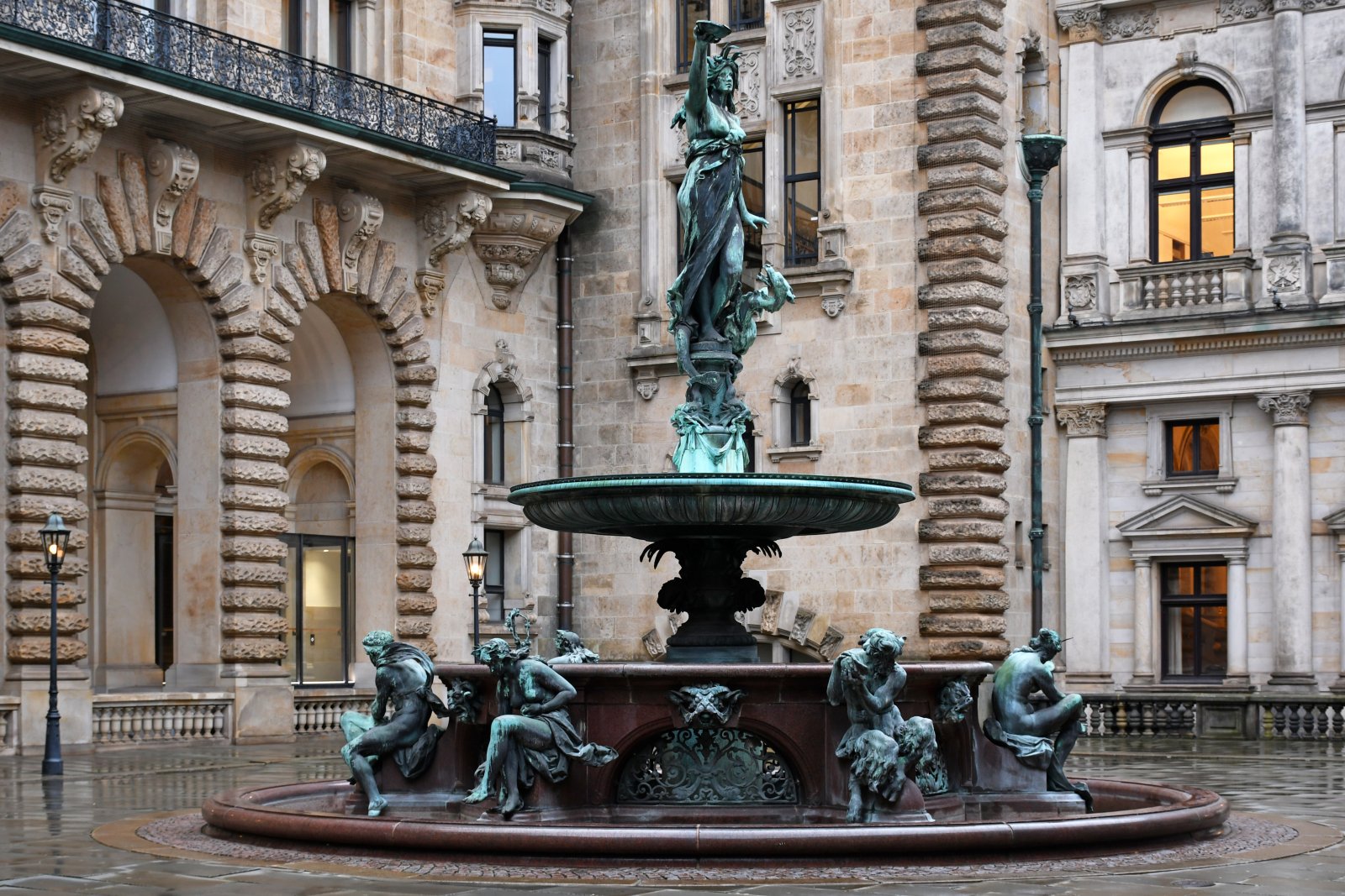 Hamburgo rotušė - Hamburg | Secret World Trip Planner