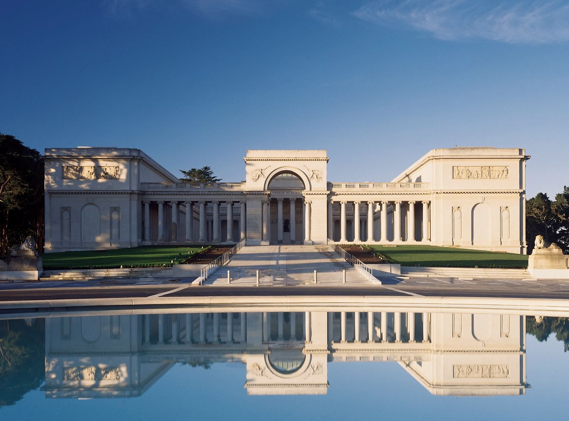 Museum Seni Rupa San Francisco - San Francisco | Secret World Trip Planner