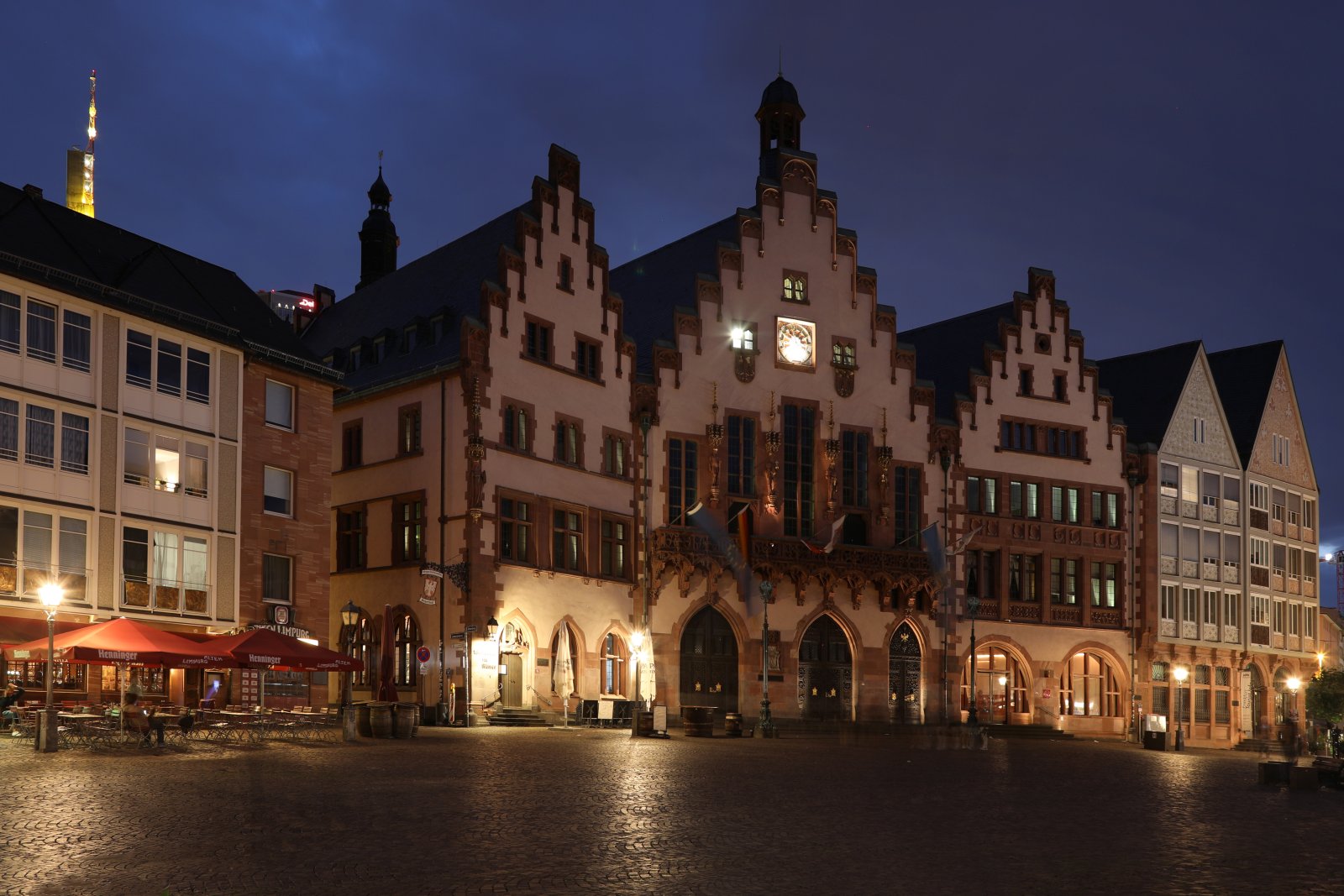 罗默堡--法兰克福的主要广场 - Frankfurt am Main | Secret World Trip Planner