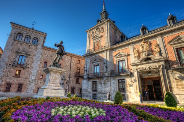 Madrid: Plaza de la Villa - Madrid | Secret World Trip Planner