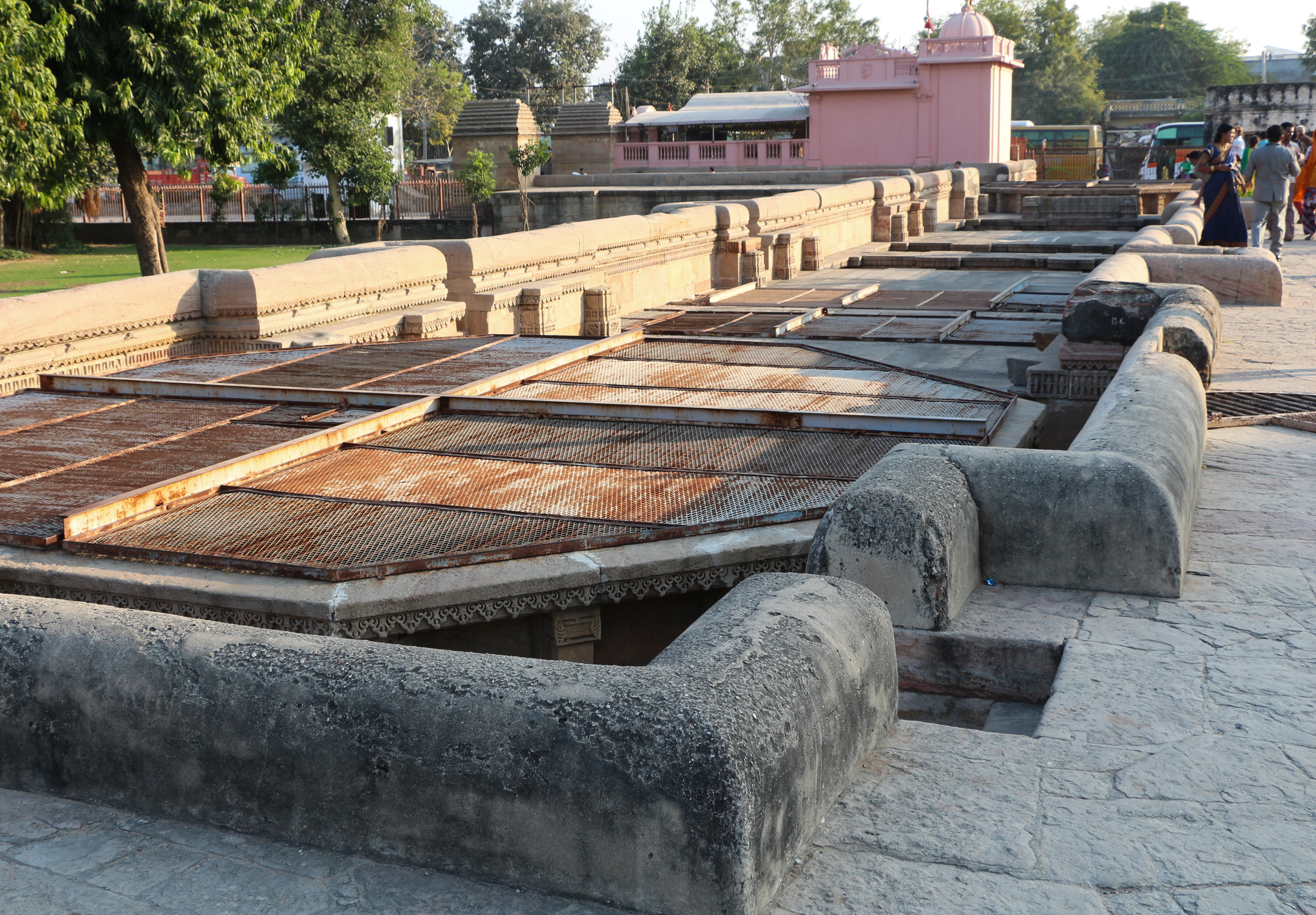Adalaj Stepwell: un edificio de agua hindú único - Adalaj | Secret World Trip Planner