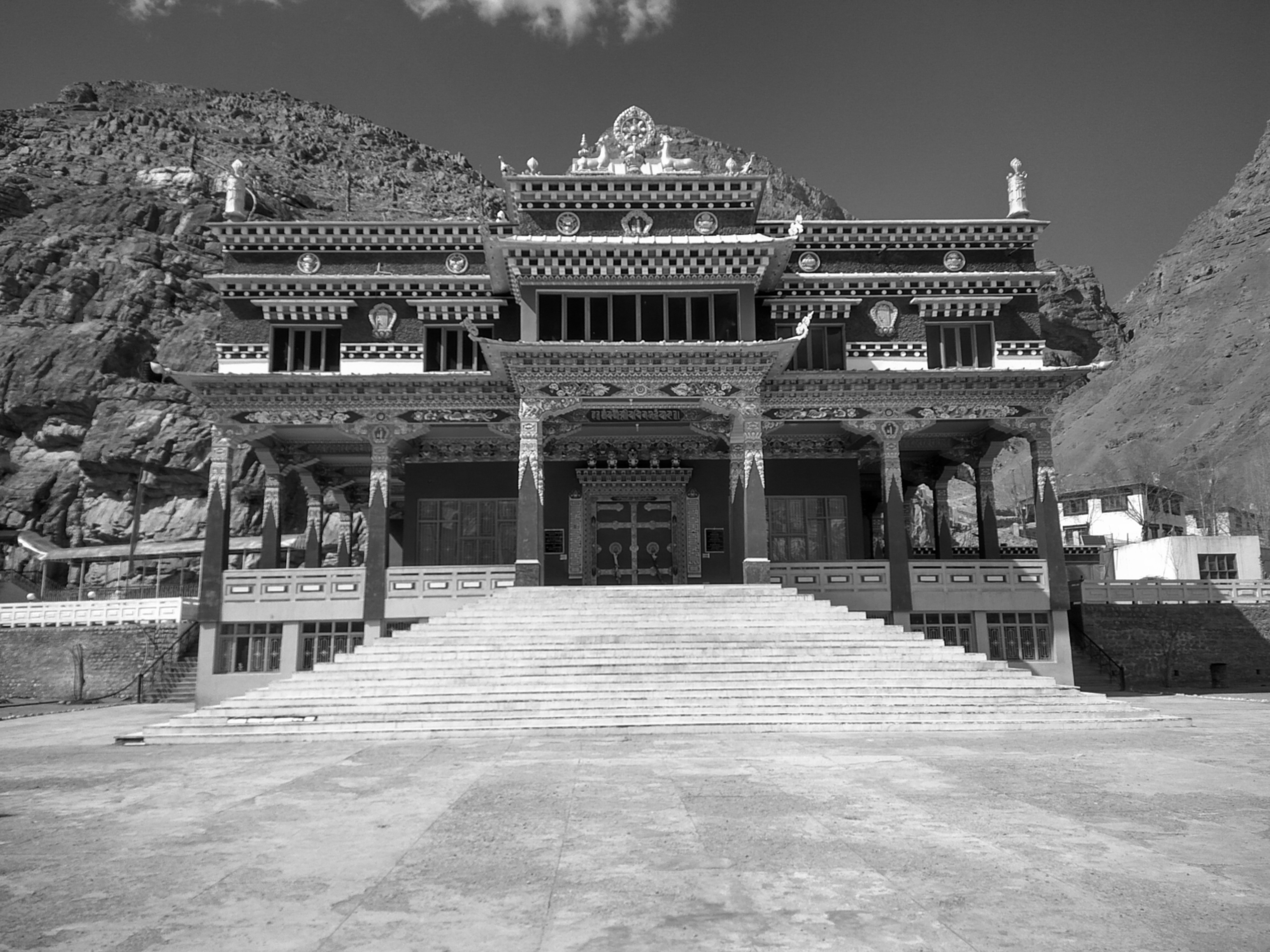 Spiti ખીણ, મધ્યમ જમીન - Spiti Valley | Secret World Trip Planner