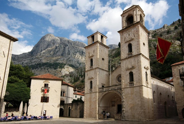 Katedral Saint Tryphon di Kotor - Kotor | Secret World Trip Planner