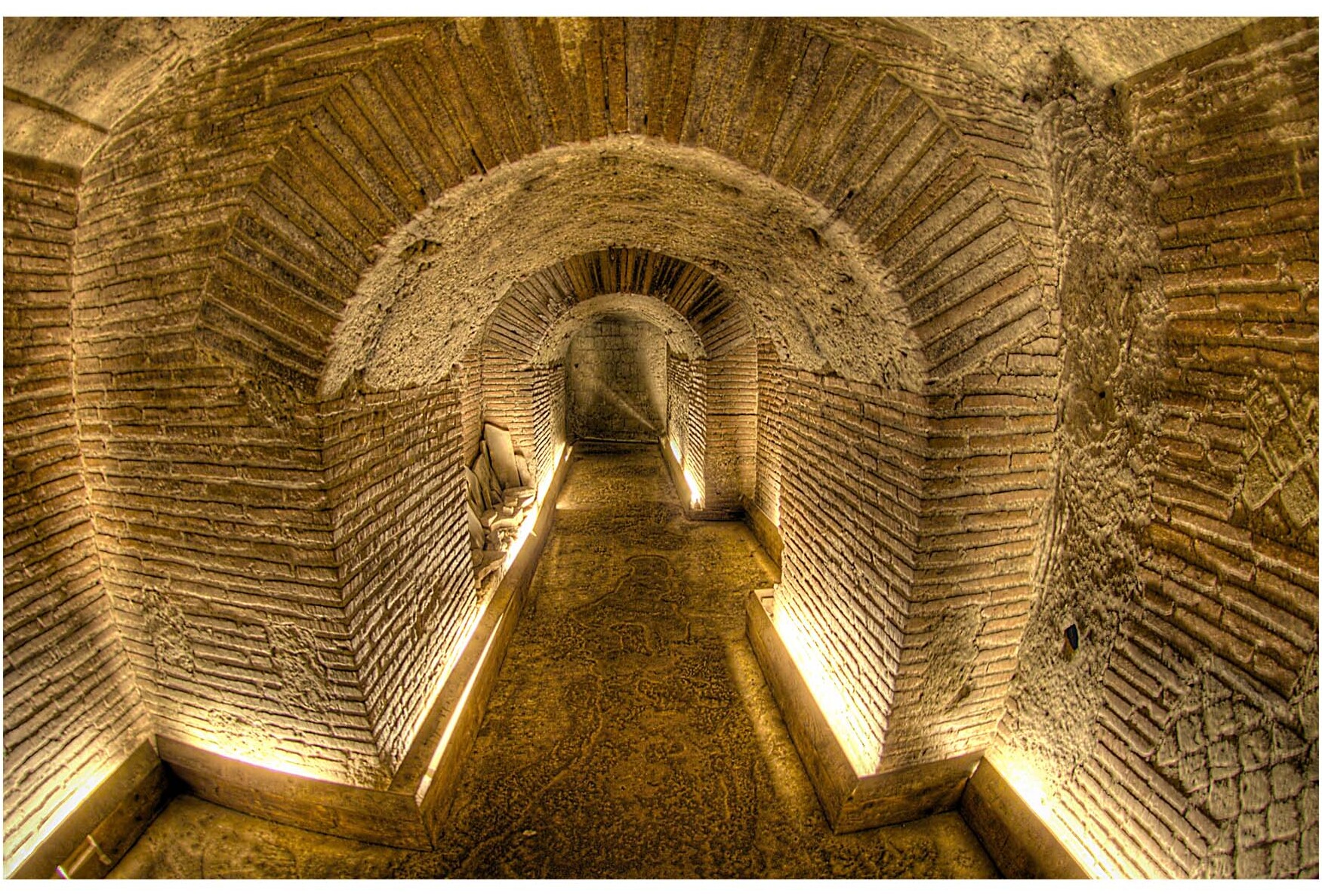 תיאטרו גרקו-רומנו-נאפולי - Napoli | Secret World Trip Planner