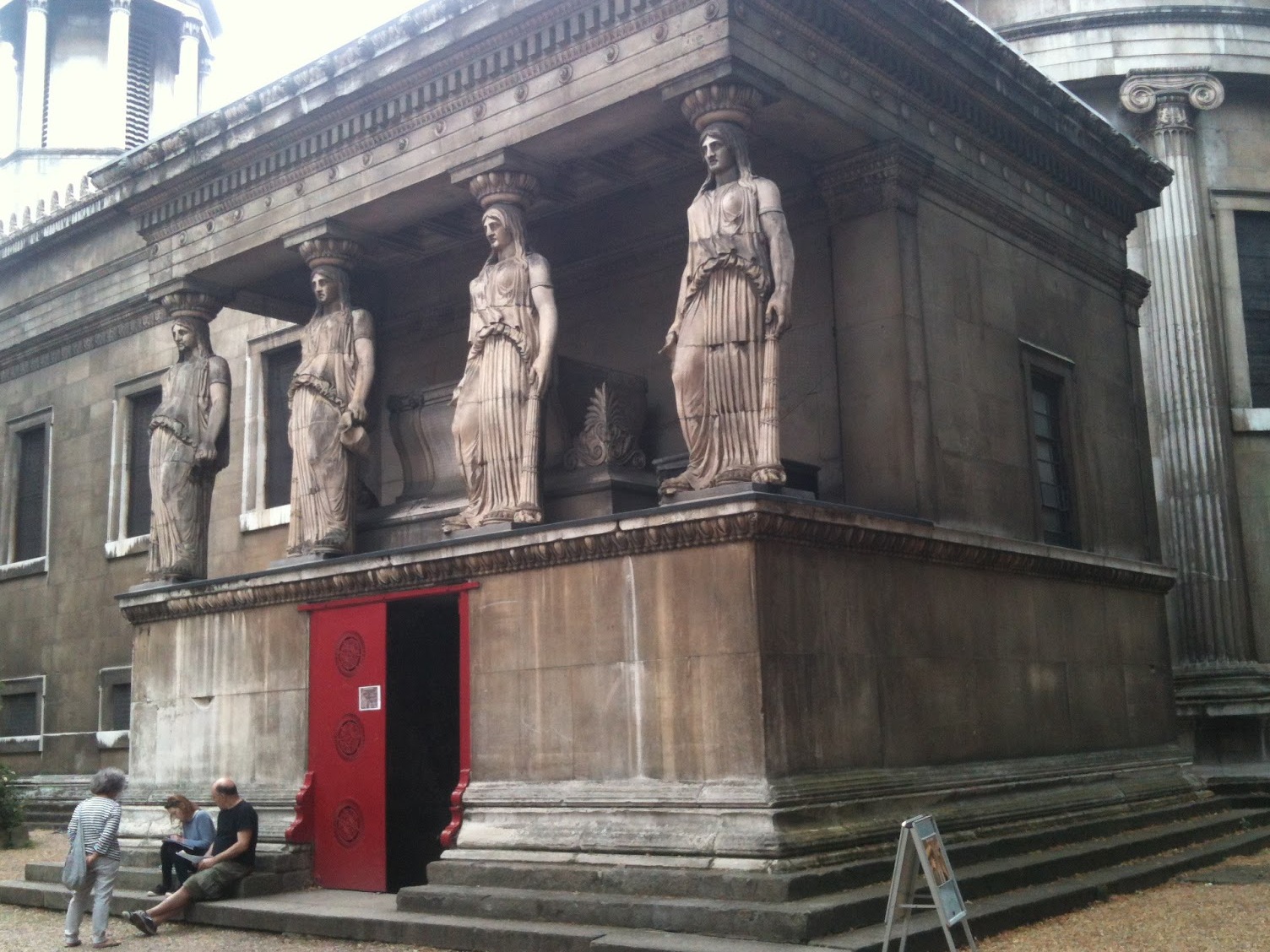 A kripta Galéria Londonban - Londra | Secret World Trip Planner