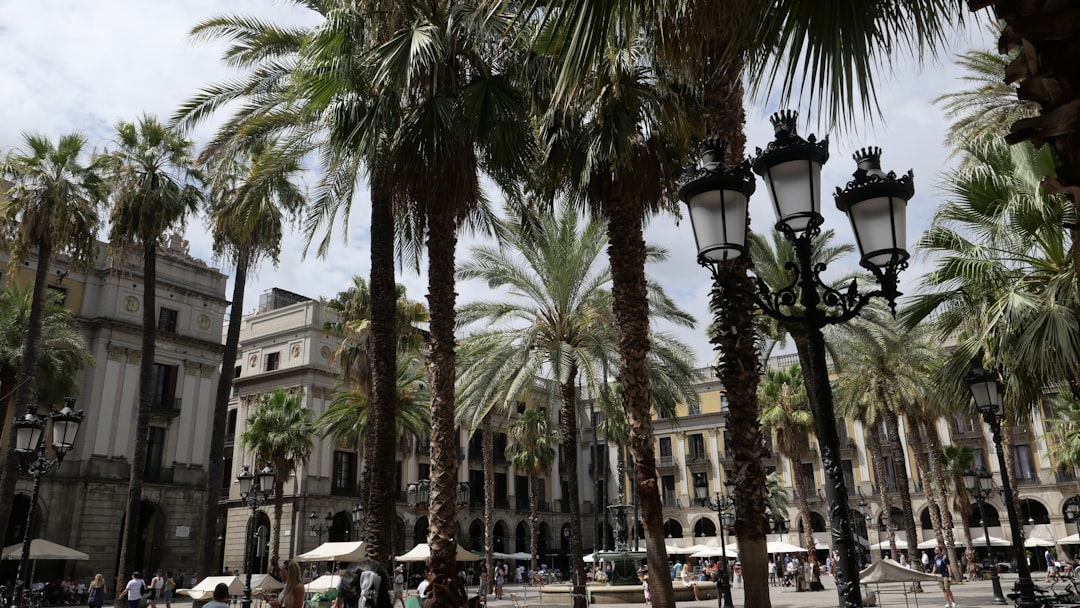 Plaça Reial - Barcelona | Secret World Trip Planner