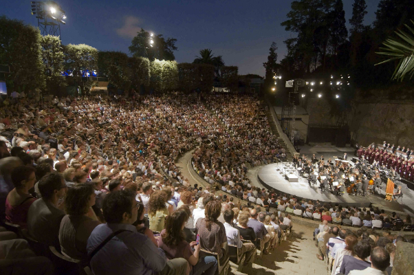 Teatre Grec er et amfiteater under åben himmel på Montjuïc-bjerget - Barcelona | Secret World Trip Planner
