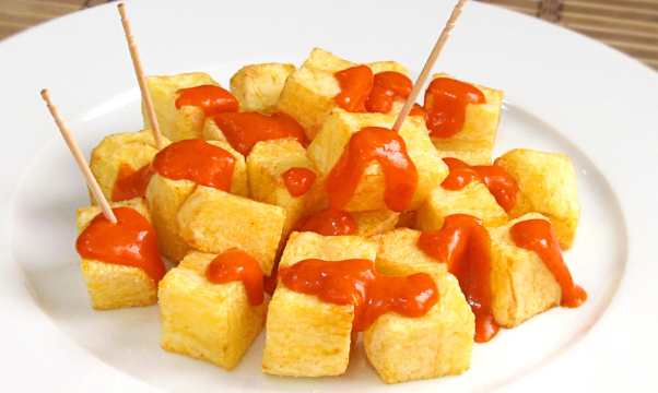 Patatas bravas: Η ισπανική παραλλαγή των τηγανητών πατατών - Barcellona | Secret World Trip Planner