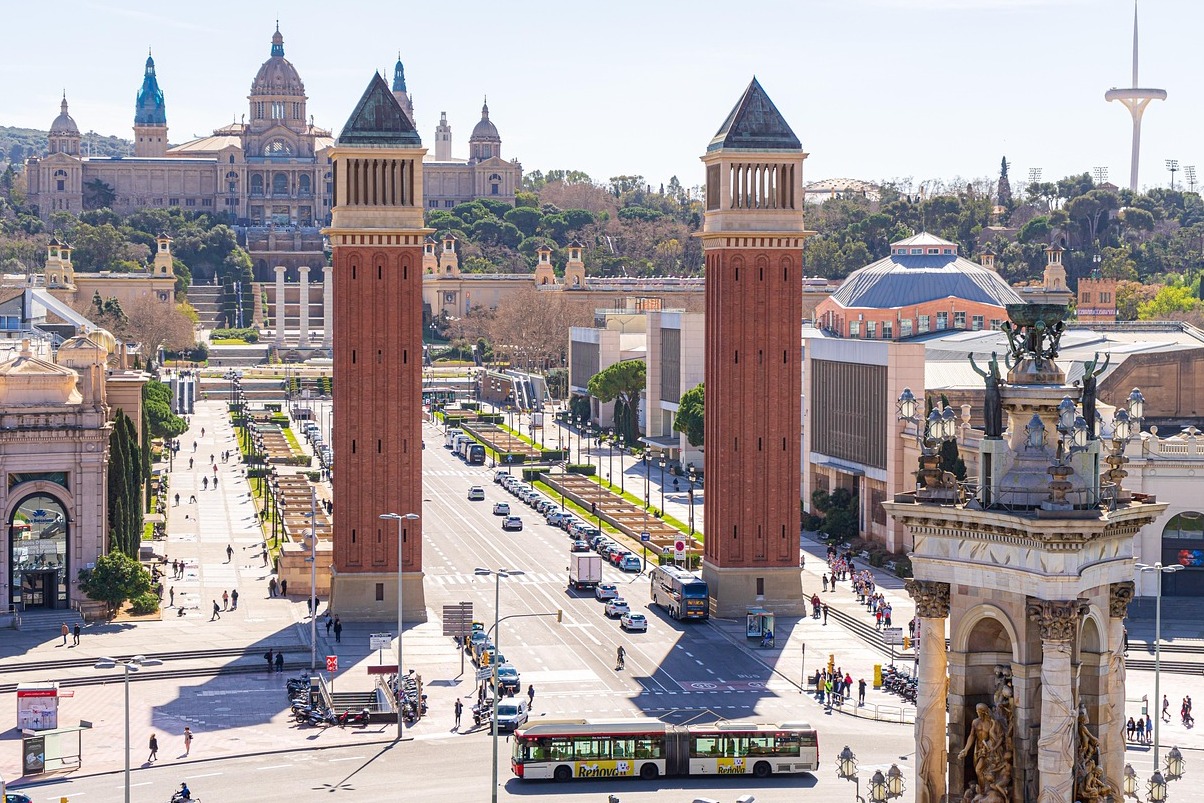 Patatas bravas: Η ισπανική παραλλαγή των τηγανητών πατατών - Barcellona | Secret World Trip Planner