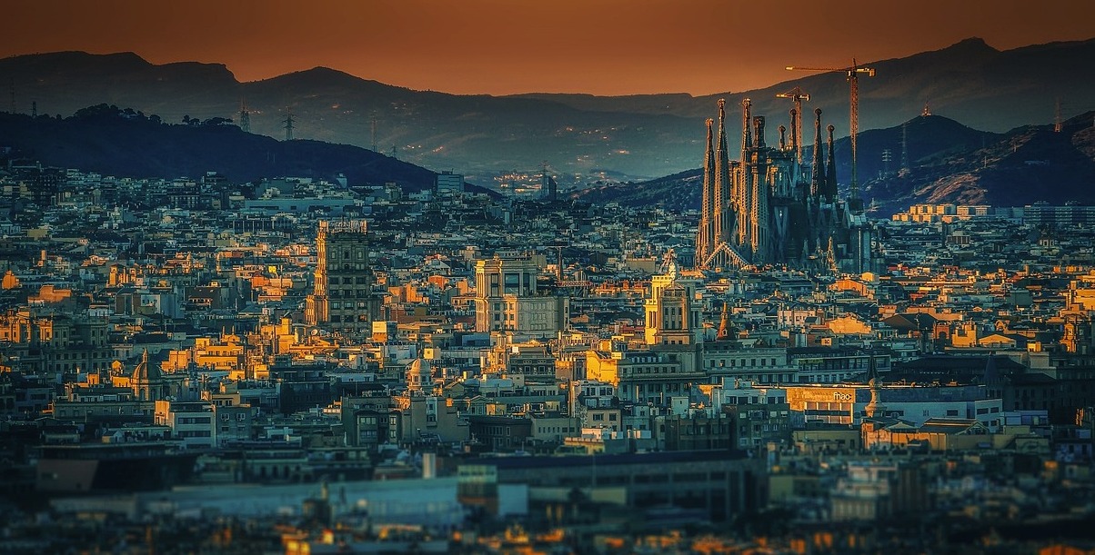 Patatas bravas: Η ισπανική παραλλαγή των τηγανητών πατατών - Barcellona | Secret World Trip Planner