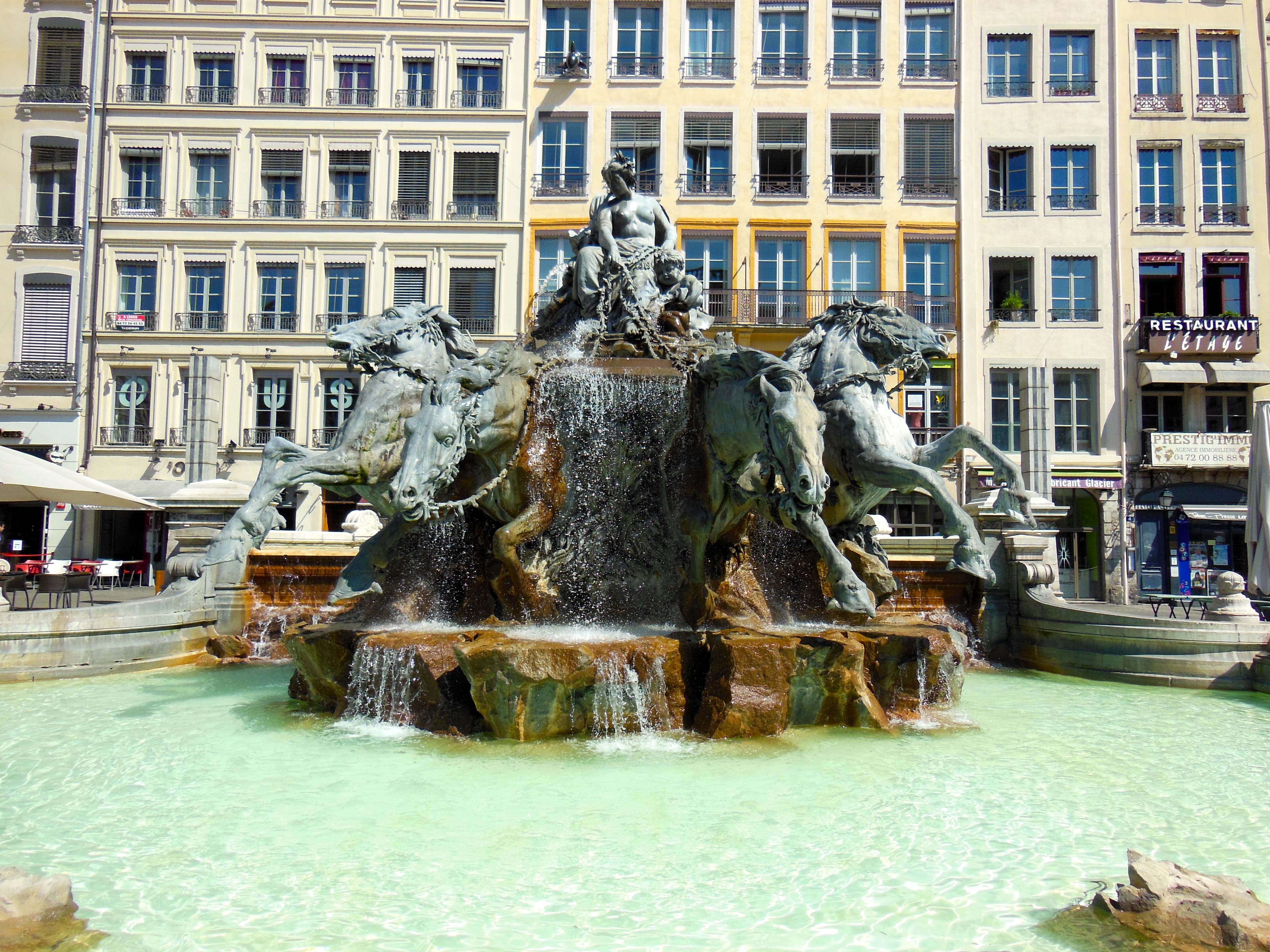 Lyon: Fontana Bartoldi - Lyon | Secret World Trip Planner