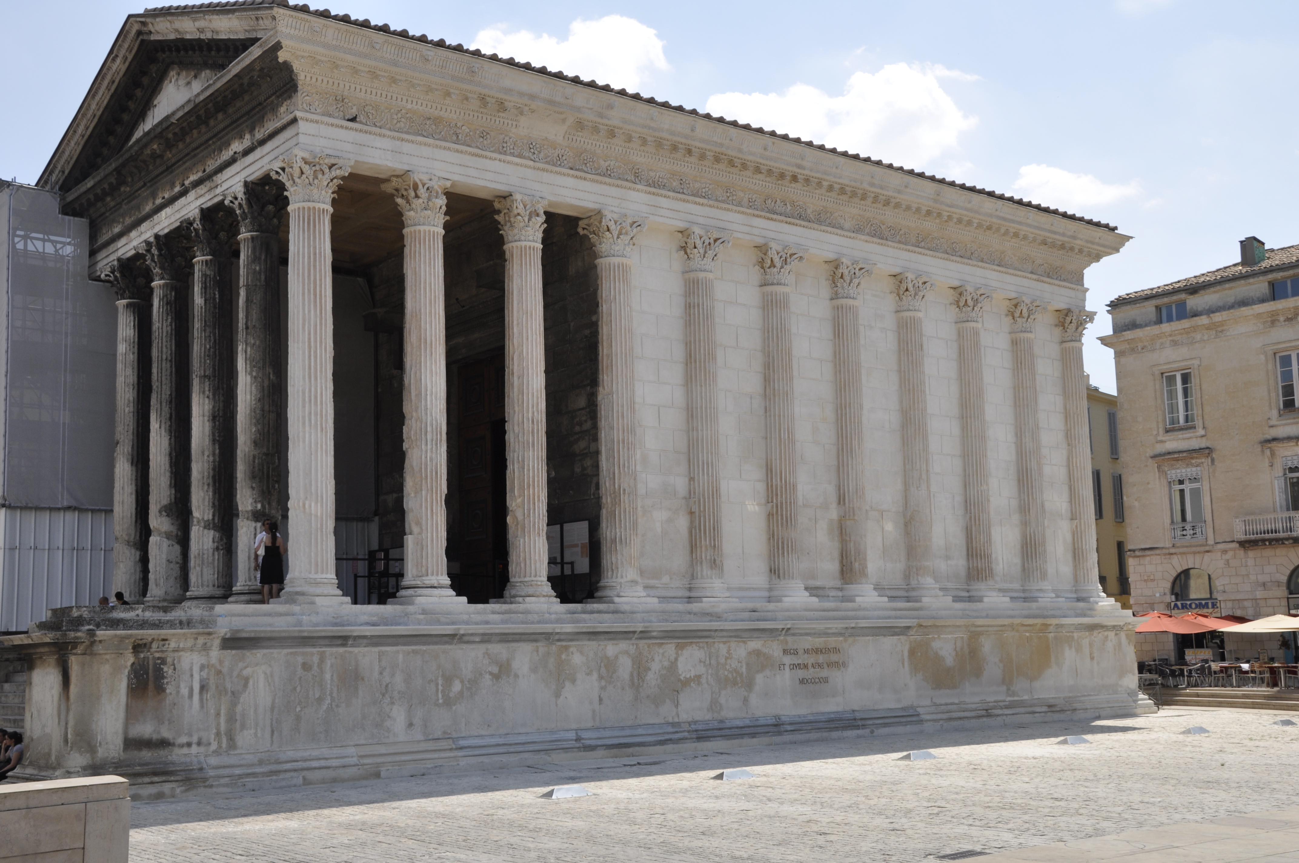 Maison Carèe, ένας αρχαίος ρωμαϊκός ναός στη Νιμ - Nîmes | Secret World Trip Planner
