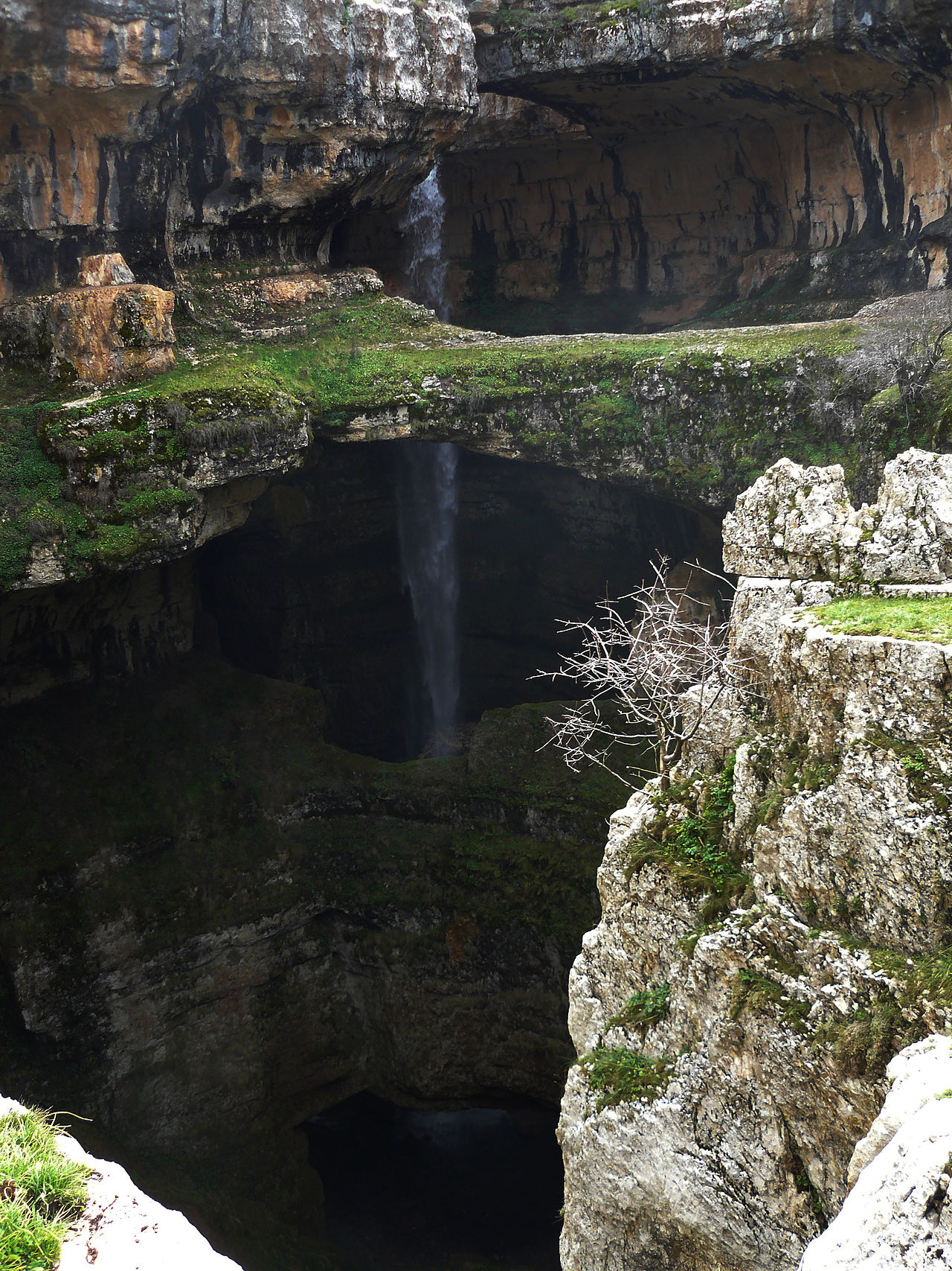 Vattenfallet Baatara Gorge i Libanon - Cascata delle gole del Baatara | Secret World Trip Planner