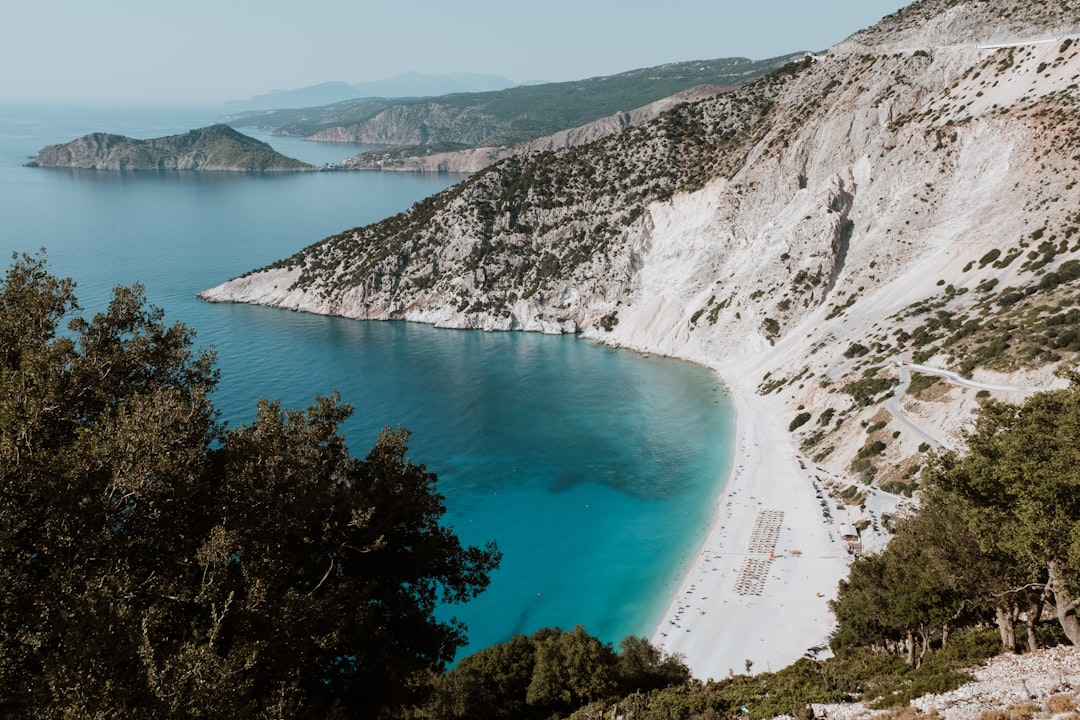 Myrtos Beach - Una delle spiagge più belle al mondo - Spiaggia di Myrtos | Secret World Trip Planner