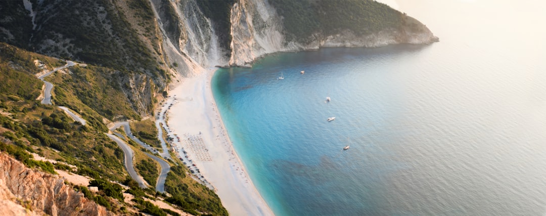 Myrtos Beach - Una delle spiagge più belle al mondo - Spiaggia di Myrtos | Secret World Trip Planner