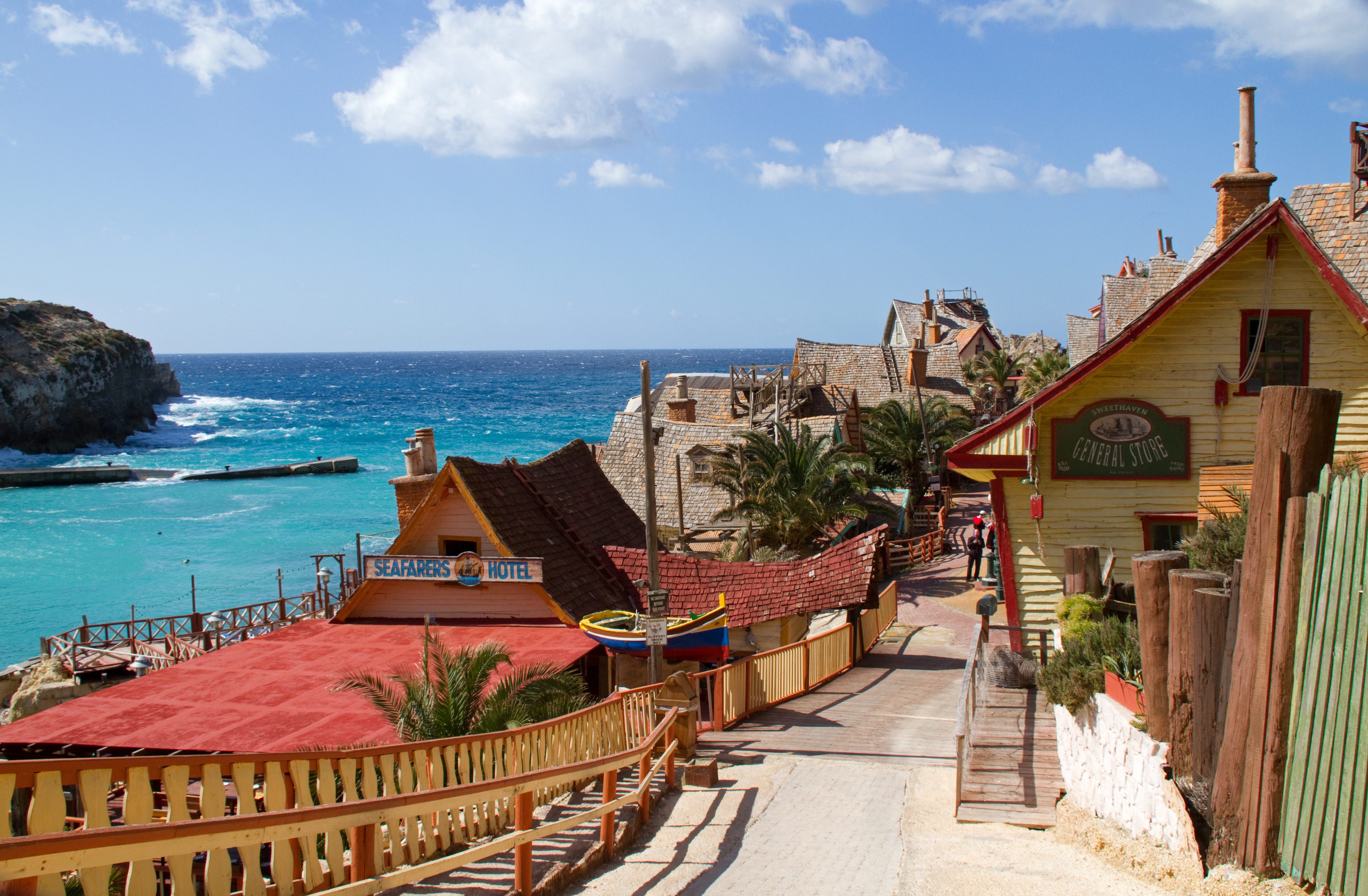 Vesnice Popeye na Maltě - Anchor Bay | Secret World Trip Planner