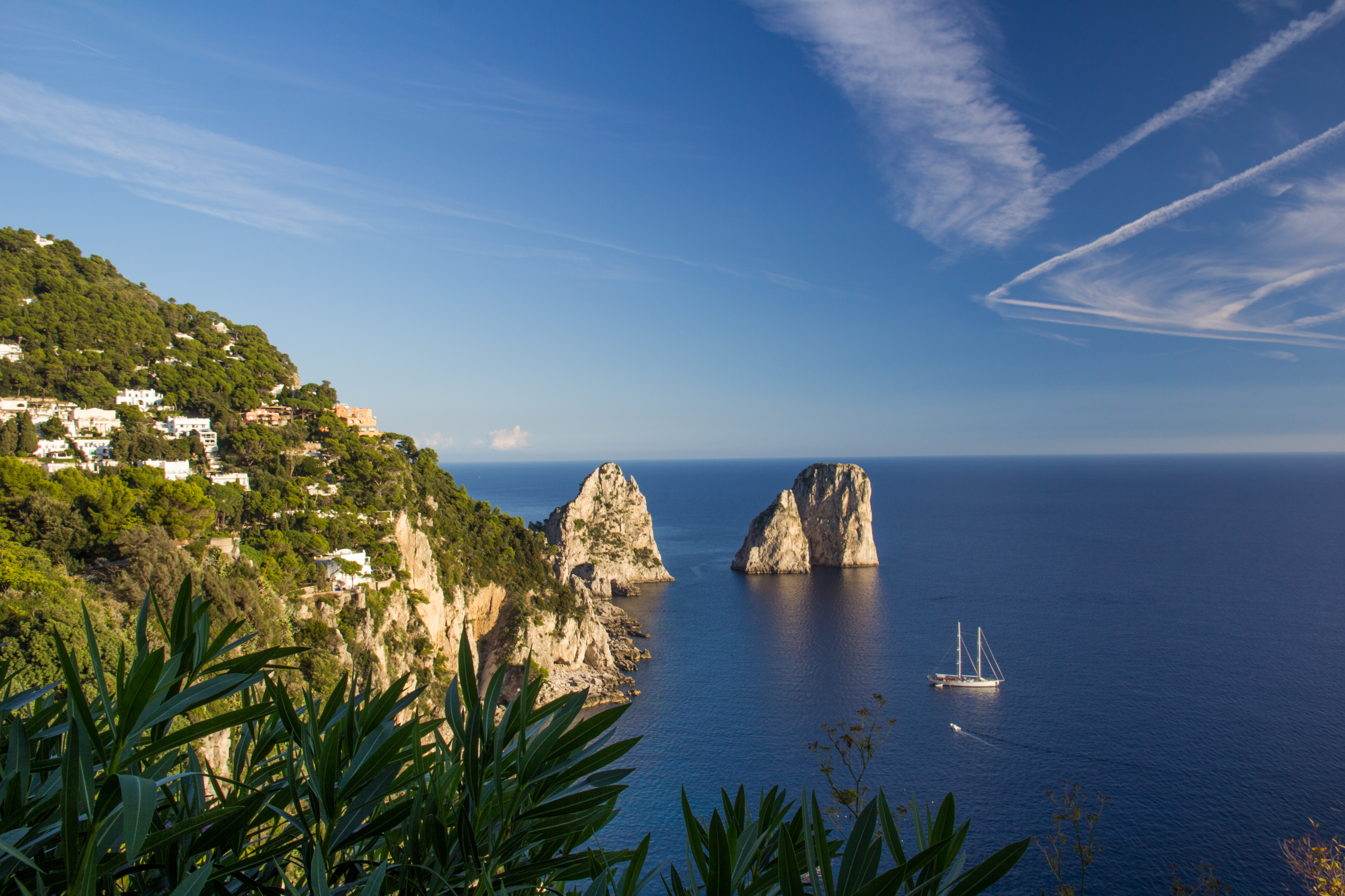 نماد Faraglioni کاپری راز جهان - I Faraglioni | Secret World Trip Planner