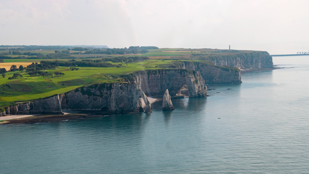 Le scogliere di Etretat - Étretat | Secret World Trip Planner