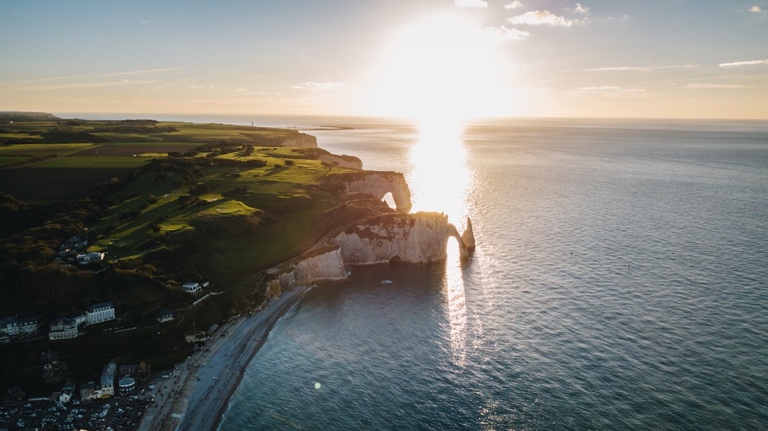 Le scogliere di Etretat - Étretat | Secret World Trip Planner