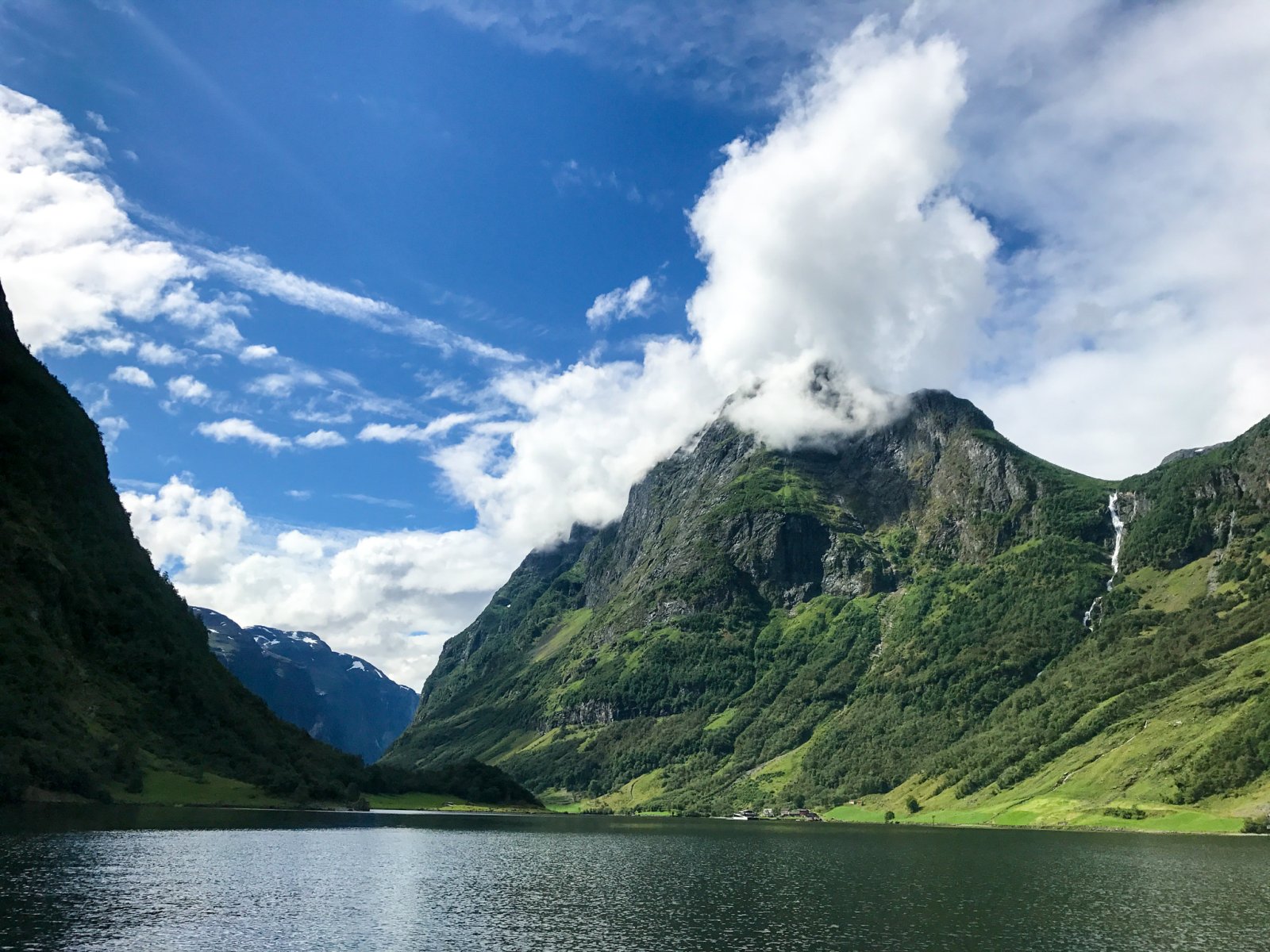 Nærøyfjord jest wspaniałym fiordem - Nærøyfjord | Secret World Trip Planner