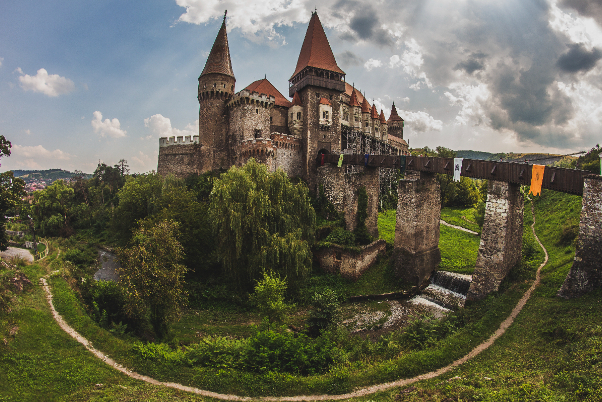 科尔文城堡，又称胡尼亚迪城堡 - Hunedoara | Secret World Trip Planner
