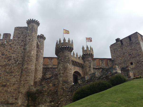 Die Burg von Ponferrada, ein Wunder auf dem Jakobsweg. - Ponferrada | Secret World Trip Planner
