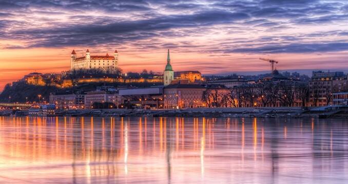 Il centro storico di Bratislava è la Città Vecchia, che sorge ai piedi del mae - Bratislava | Secret World Trip Planner
