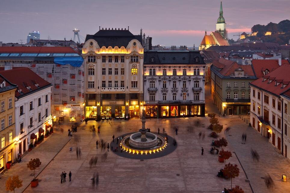 브라티슬라바 | 메인 광장(말 그대로 '메인 광장') - Bratislava | Secret World Trip Planner