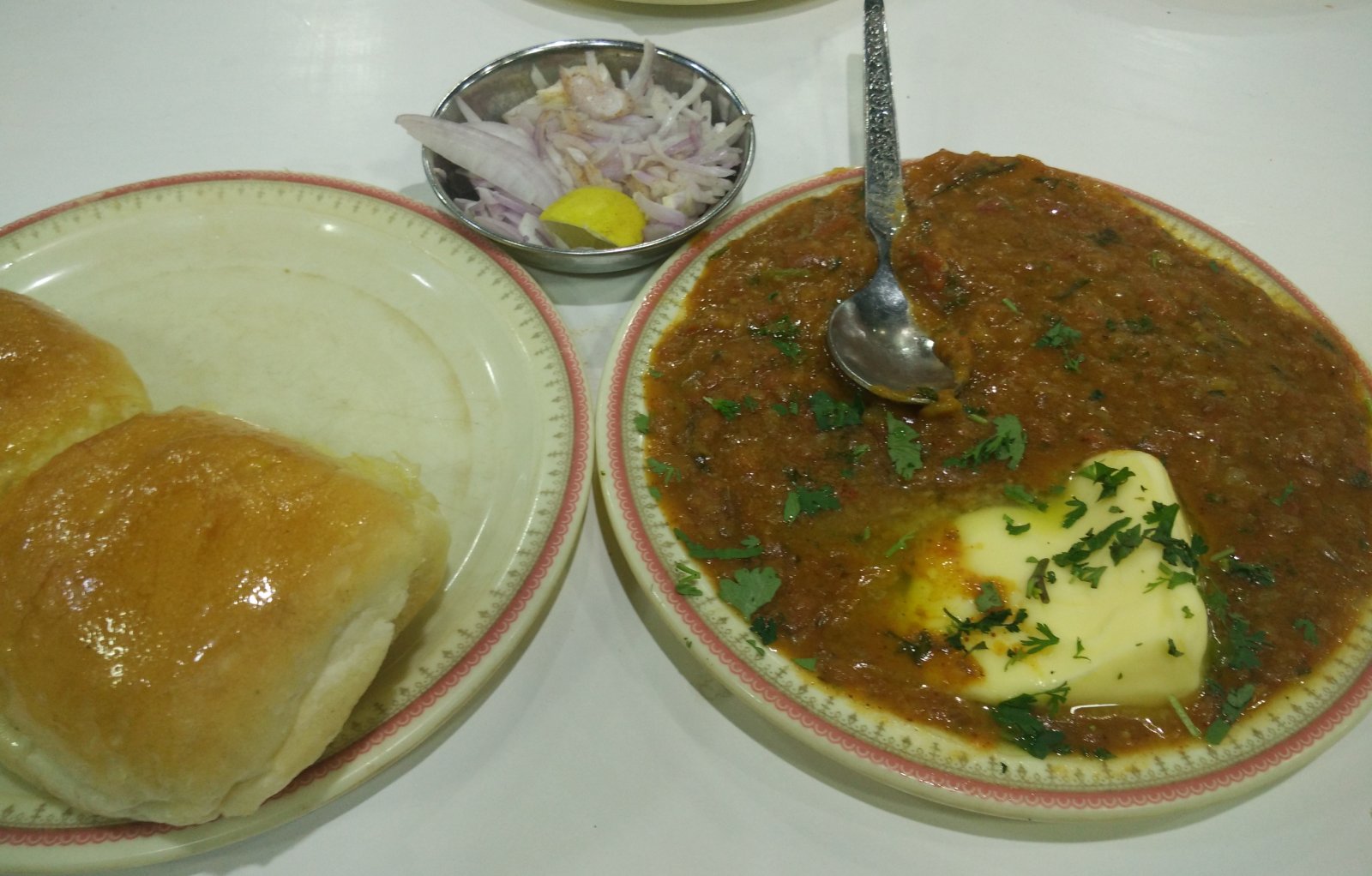 Pao bhaji: Mumbai specjalność. - Mumbai | Secret World Trip Planner