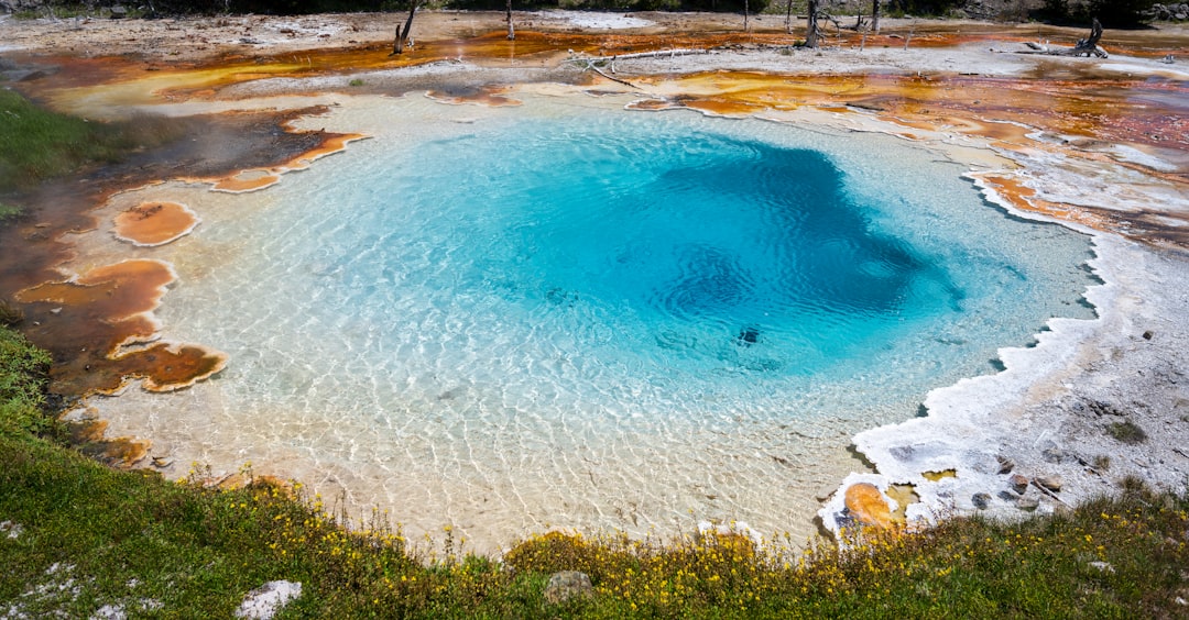 그랜드 프리즘 온천-미국에서 가장 큰 하나. - Yellowstone National Park | Secret World Trip Planner