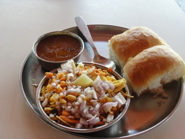Il Misal Pav è il piatto preferito dalla maggior parte delle persone in una giornata di pioggia. - Mumbai | Secret World Trip Planner