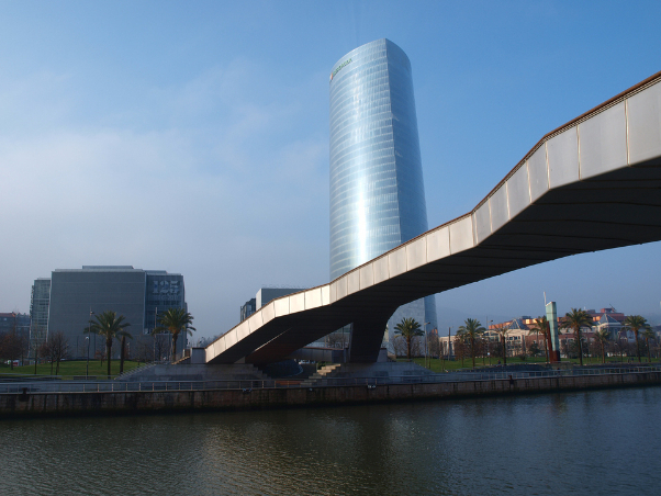 Pedro Arrupe Fußgängerbrücke - Bilbao | Secret World Trip Planner