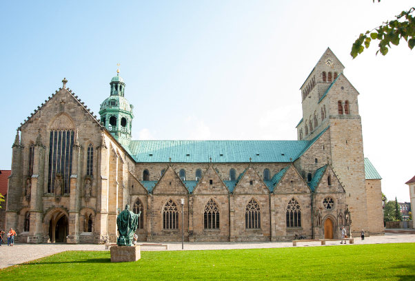 Собор Успіння Пресвятої Діви Марії в Гільдесгаймі - Hildesheim | Secret World Trip Planner