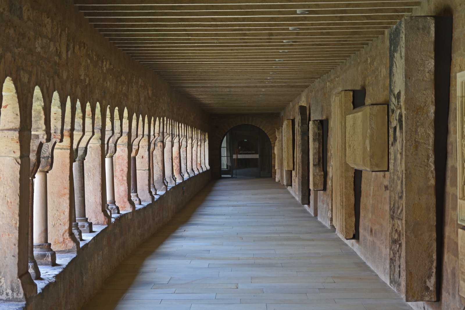 Собор Успіння Пресвятої Діви Марії в Гільдесгаймі - Hildesheim | Secret World Trip Planner