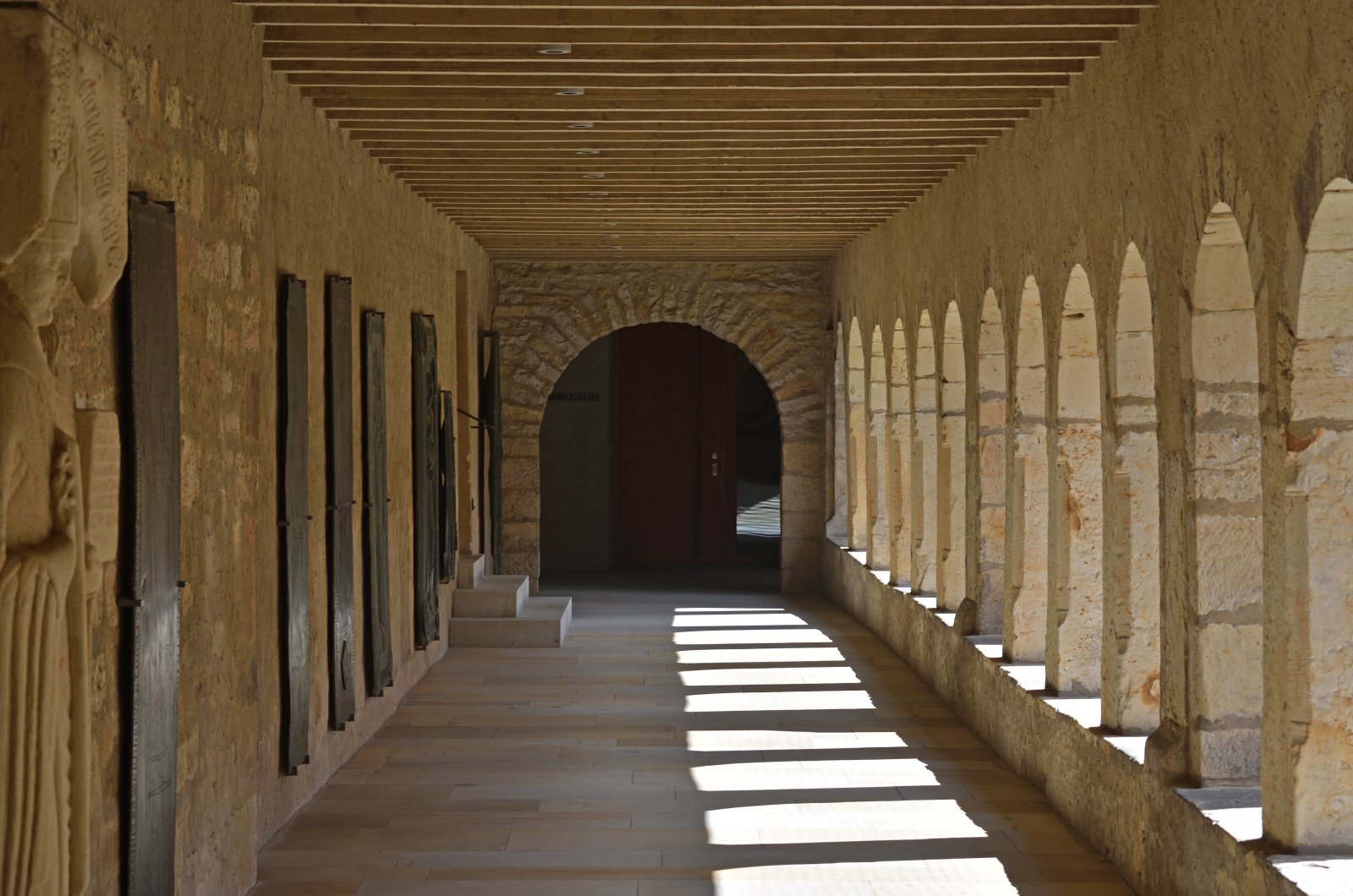 Собор Успіння Пресвятої Діви Марії в Гільдесгаймі - Hildesheim | Secret World Trip Planner