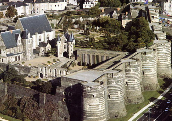 El castillo de Angers - Angers | Secret World Trip Planner