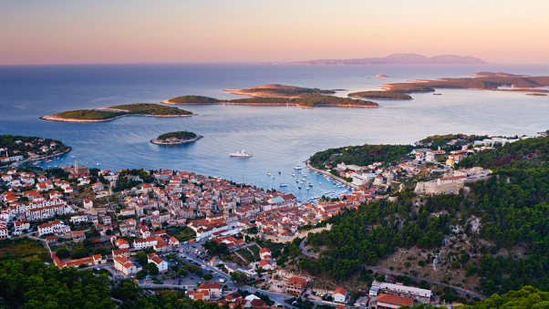 Hvar, la isla croata más larga y soleada - Lesina | Secret World Trip Planner