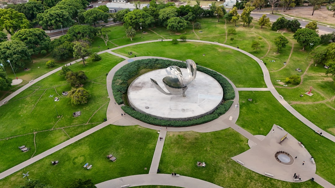 Floralis Genérica, patung yang terbuat dari baja dan aluminium - Buenos Aires | Secret World Trip Planner