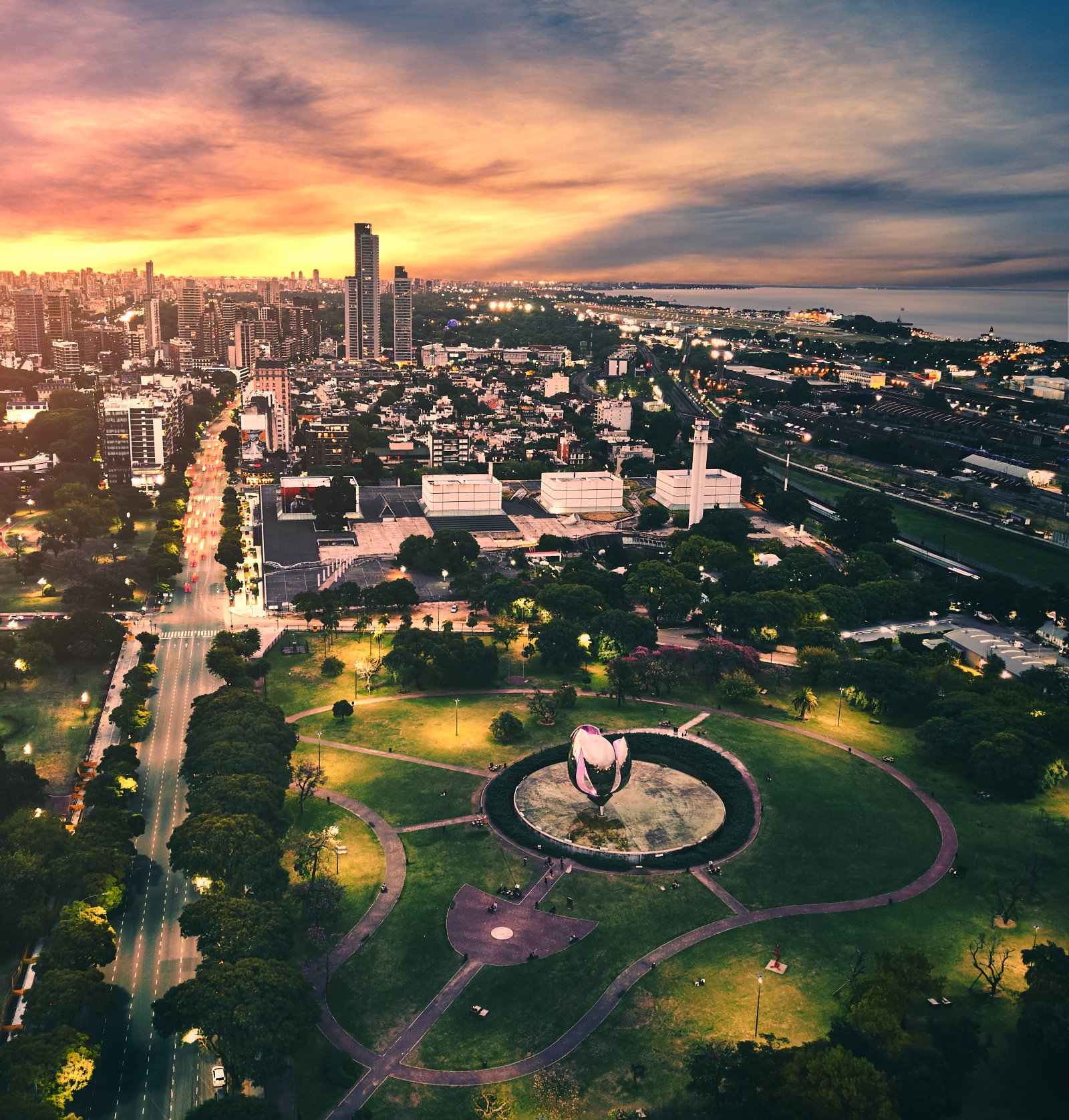 Floralis Genérica, patung yang terbuat dari baja dan aluminium - Buenos Aires | Secret World Trip Planner