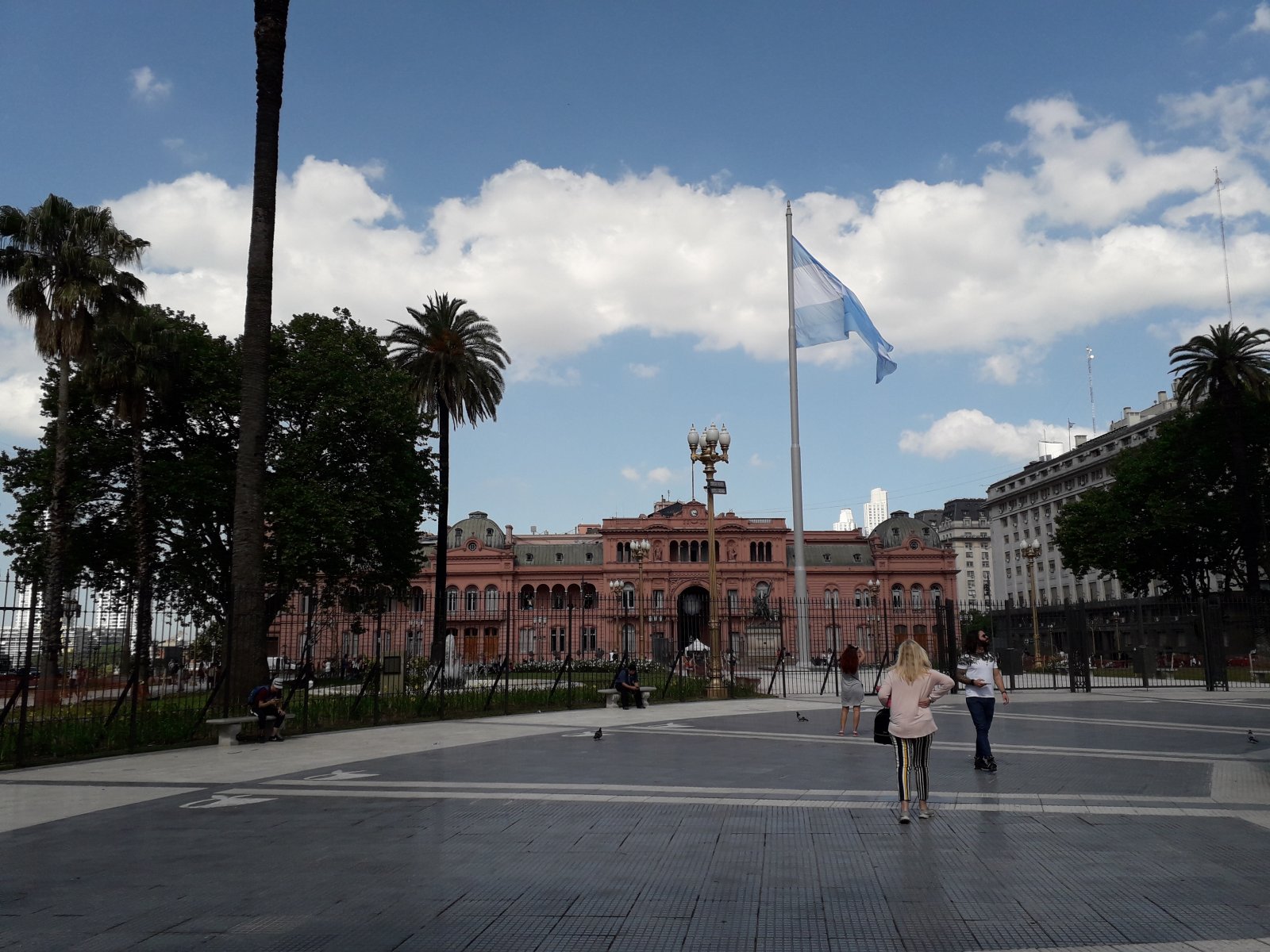 Plaza de Mayo, alun-alun utama di barrio Monserrat - Buenos Aires | Secret World Trip Planner