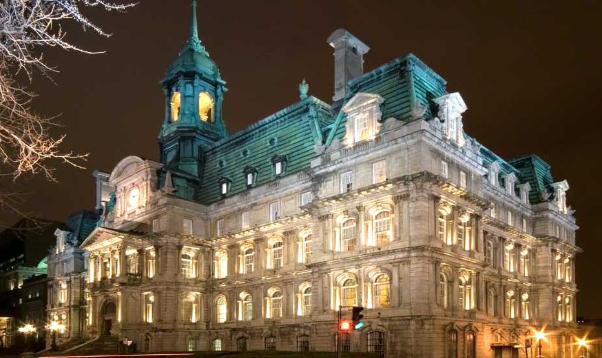 Montreal'in simgesi: Hotel de Ville de Montreal - Montréal | Secret World Trip Planner