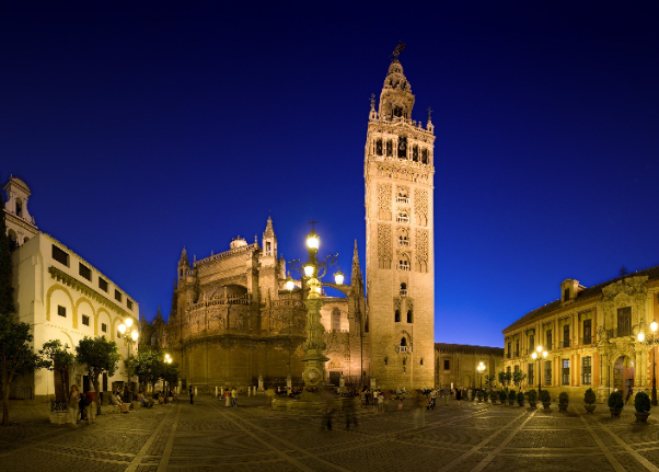 Plaza de Virgen de los Reyes i Sevilla - Sevilla | Secret World Trip Planner