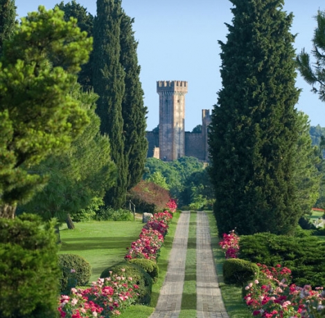 ಪಾರ್ಕೊ ಗಿರ್ಡಿನೊ ಭದ್ರತೆ - Valeggio Sul Mincio | Secret World Trip Planner