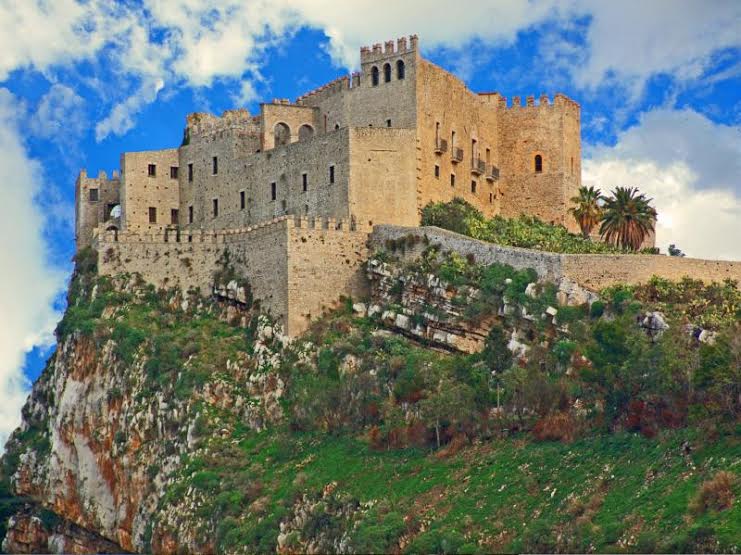 Dvorac Caccamo - Caccamo | Secret World Trip Planner