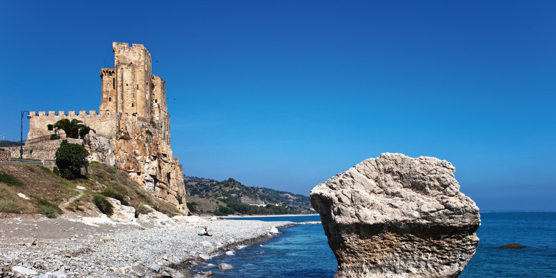 Ngome ya Frederick Templar - Roseto Capo Spulico | Secret World Trip Planner