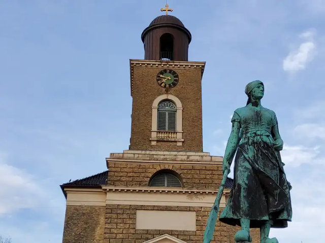Asmussen Voldsen yodgorligi - Husum | Secret World Trip Planner